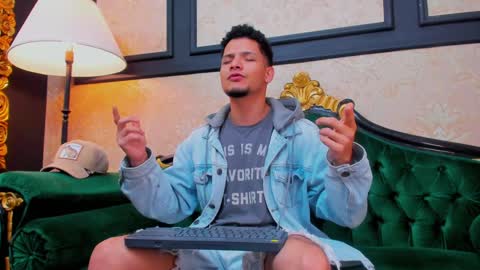 Snapshot of aless_king chatting on 01.19.25 Alessandro King online show from 01.19.25