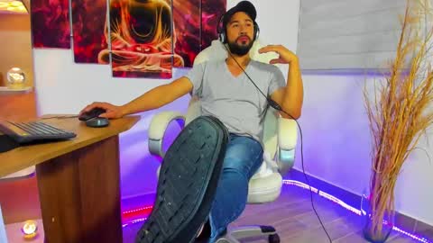 Snapshot of alessandro__wye chatting on 01.14.25 ALESSANDRO WYE online show from 01.14.25