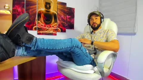 Snapshot of alessandro__wye chatting on 01.18.25 ALESSANDRO WYE online show from 01.18.25