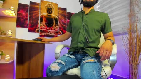 Snapshot of alessandro__wye chatting on 01.20.25 ALESSANDRO WYE online show from 01.20.25