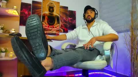 Snapshot of alessandro__wye chatting on 01.22.25 ALESSANDRO WYE online show from 01.22.25