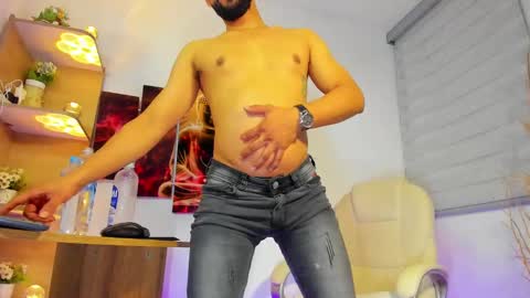 Snapshot of alessandro__wye chatting on 01.25.25 ALESSANDRO WYE online show from 01.25.25