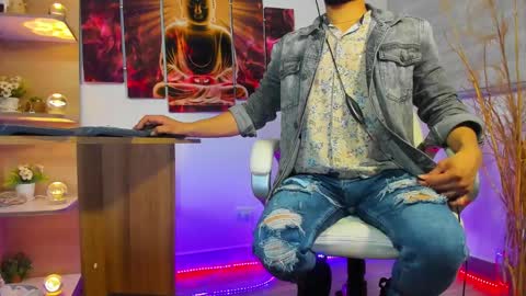 Snapshot of alessandro__wye chatting on 01.29.25 ALESSANDRO WYE online show from 01.29.25