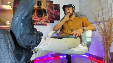 Snapshot of alessandro__wye chatting on 02.02.25 ALESSANDRO WYE online show from 02.02.25