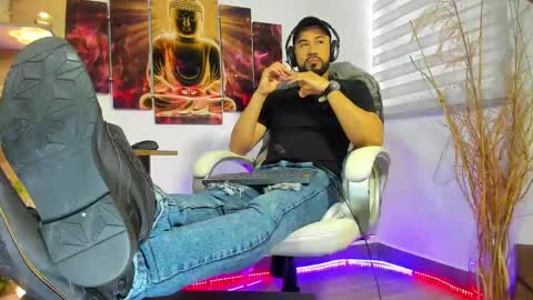 Snapshot of alessandro__wye chatting on 02.04.25 ALESSANDRO WYE online show from 02.04.25