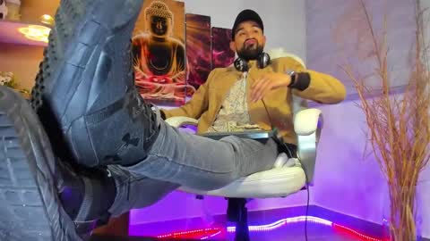 Snapshot of alessandro__wye chatting on 02.14.25 ALESSANDRO WYE online show from 02.14.25