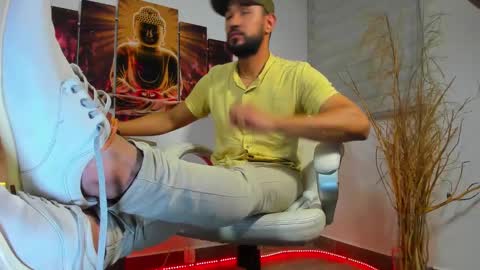 Snapshot of alessandro__wye chatting on 02.22.25 ALESSANDRO WYE online show from 02.22.25