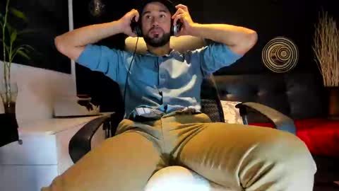 Snapshot of alessandro__wye chatting on 10.11.25 ALESSANDRO WYE online show from 10.11.25