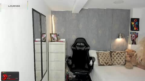 Snapshot of alessia_anderson07 chatting on 09.19.25 Yy online show from 09.19.25