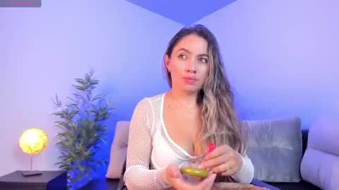 Snapshot of alessia_taylorr chatting on 02.18.25 Alessia Everyday From 0530 to 1430 Col Time online show from 02.18.25