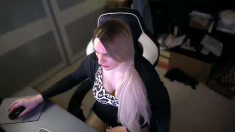 Leyla Leg online show from 04.11.26