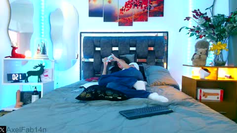 Snapshot of alex_and_fabian chatting on 12.22.24 sneider online show from 12.22.24