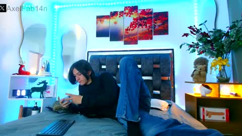 Snapshot of alex_and_fabian chatting on 12.23.24 sneider online show from 12.23.24