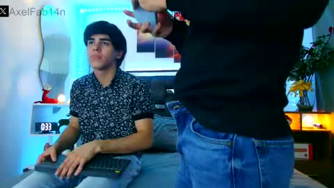 Snapshot of alex_and_fabian chatting on 12.23.24 sneider online show from 12.23.24