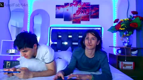 Snapshot of alex_and_fabian chatting on 01.24.25 sneider online show from 01.24.25