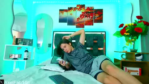 Snapshot of alex_and_fabian chatting on 01.29.25 sneider online show from 01.29.25