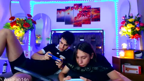 Snapshot of alex_and_fabian chatting on 02.14.25 sneider online show from 02.14.25