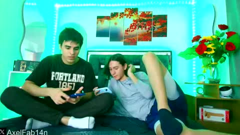 Snapshot of alex_and_fabian chatting on 02.19.25 sneider online show from 02.19.25