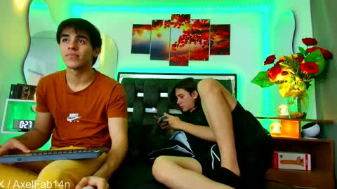 Snapshot of alex_and_fabian chatting on 03.05.25 sneider online show from 03.05.25