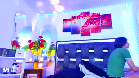 Snapshot of alex_and_fabian chatting on 09.19.25 sneider online show from 09.19.25