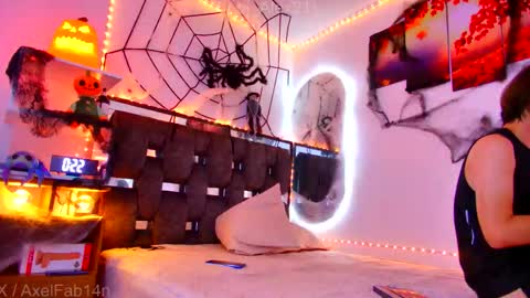 Snapshot of alex_and_fabian chatting on 10.18.25 sneider online show from 10.18.25