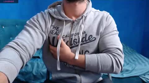 Snapshot of alex_blu chatting on 10.08.25 Alex online show from 10.08.25