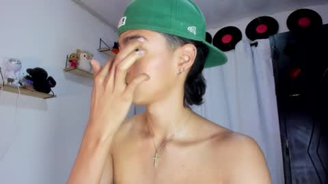 Snapshot of alex_sweet_69 chatting on 11.24.25 Alex online show from 11.24.25