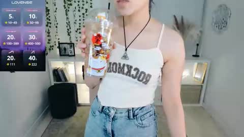 Snapshot of alexa_lexi chatting on 11.18.25 alexa_lexi online show from 11.18.25