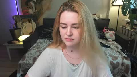 Snapshot of alexa_pirs chatting on 04.19.26 alexa_pirs online show from 04.19.26