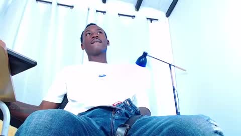 Snapshot of alexaandro18 chatting on 05.22.26 Alexandro online show from 05.22.26