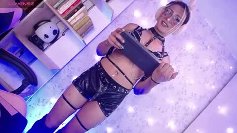 alexaavandercloude online show from 05.05.26