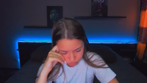 Snapshot of alexabarkley chatting on 04.28.26 angel online show from 04.28.26