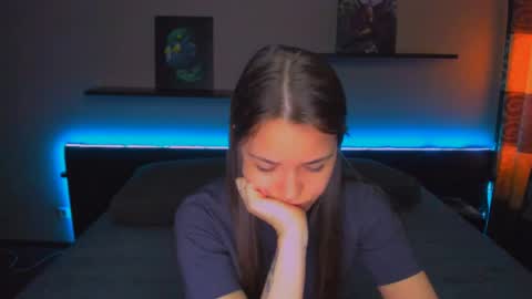 Snapshot of alexabarkley chatting on 05.01.26 angel online show from 05.01.26
