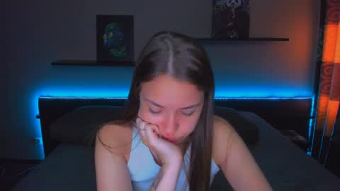 Snapshot of alexabarkley chatting on 05.05.26 angel online show from 05.05.26