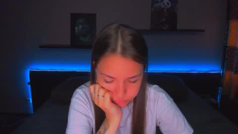 Snapshot of alexabarkley chatting on 05.06.26 angel online show from 05.06.26