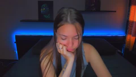 Snapshot of alexabarkley chatting on 05.13.26 angel online show from 05.13.26