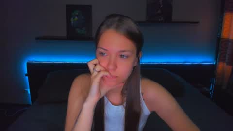 Snapshot of alexabarkley chatting on 05.18.26 angel online show from 05.18.26