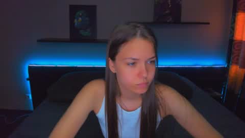 Snapshot of alexabarkley chatting on 05.18.26 angel online show from 05.18.26