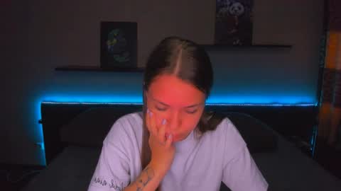 Snapshot of alexabarkley chatting on 05.19.26 angel online show from 05.19.26