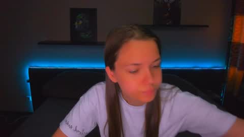 Snapshot of alexabarkley chatting on 05.19.26 angel online show from 05.19.26