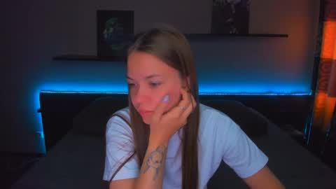 Snapshot of alexabarkley chatting on 05.21.26 angel online show from 05.21.26