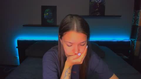 Snapshot of alexabarkley chatting on 05.29.26 angel online show from 05.29.26