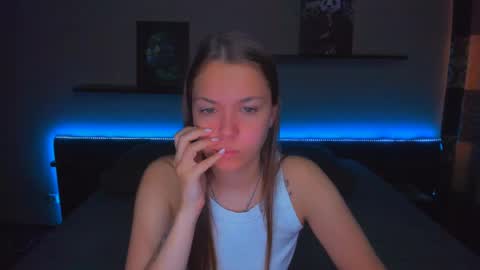 Snapshot of alexabarkley chatting on 06.01.26 angel online show from 06.01.26