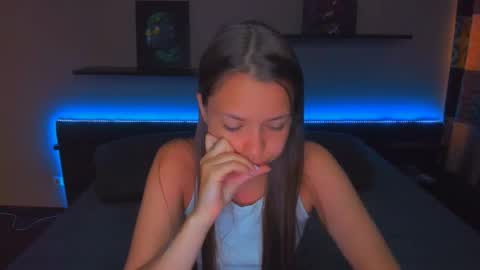 Snapshot of alexabarkley chatting on 06.08.26 angel online show from 06.08.26