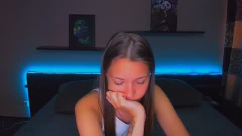 Snapshot of alexabarkley chatting on 06.11.26 angel online show from 06.11.26