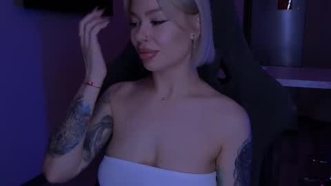 Alexa Mason online show from 10.29.25