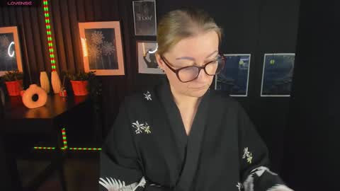 Alexandra online show from 03.05.25