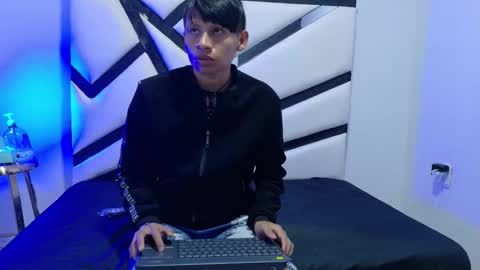 Snapshot of alexandro_bover chatting on 11.04.25 Alexandro online show from 11.04.25