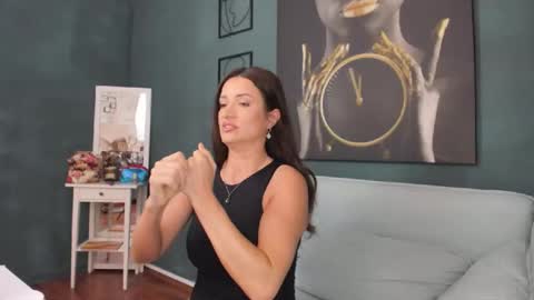 Snapshot of alexanikole chatting on 04.21.26 AlexaNikole online show from 04.21.26