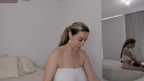 Snapshot of alexastormm chatting on 02.24.26 alexastormm online show from 02.24.26